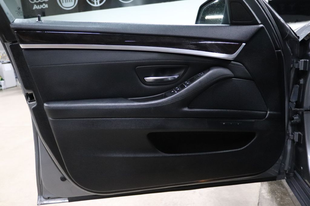 2016 BMW 5 Series Image 9