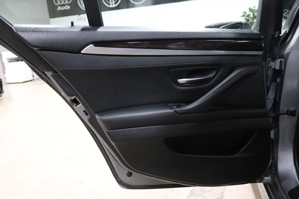 2016 BMW 5 Series Image 20