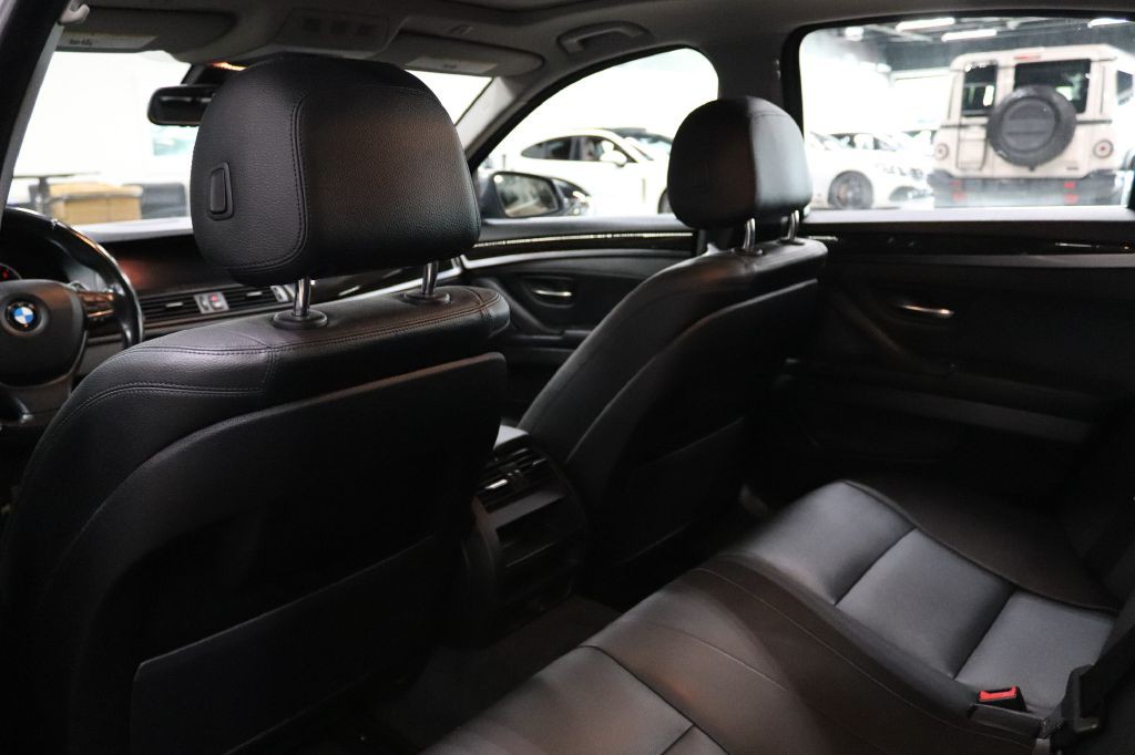 2016 BMW 5 Series Image 21