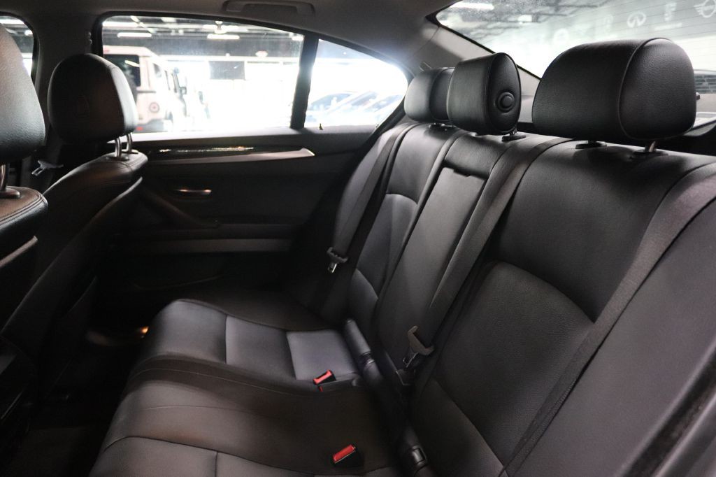 2016 BMW 5 Series Image 22