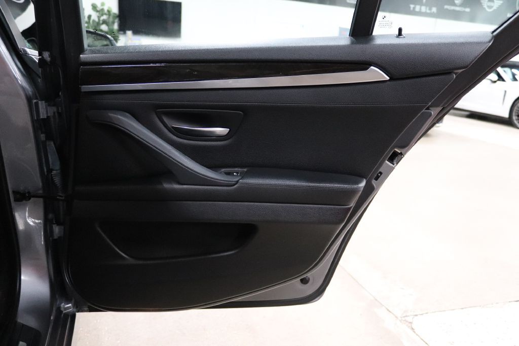 2016 BMW 5 Series Image 25