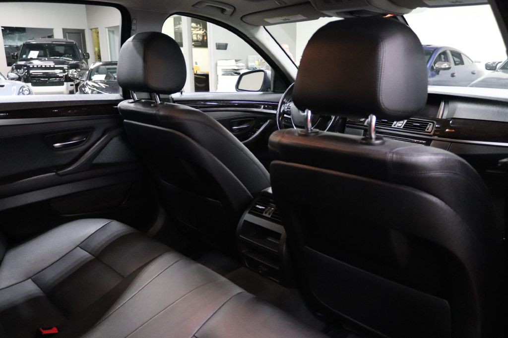 2016 BMW 5 Series Image 26
