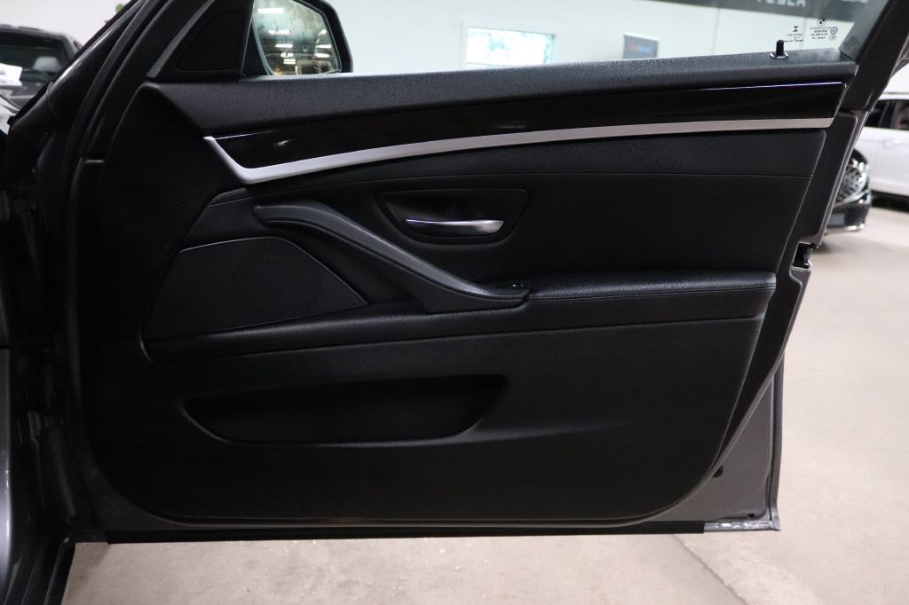 2016 BMW 5 Series Image 28
