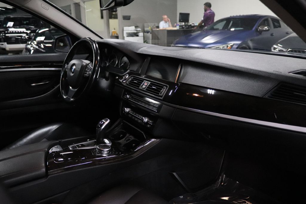 2016 BMW 5 Series Image 29
