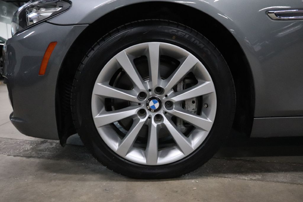 2016 BMW 5 Series Image 32
