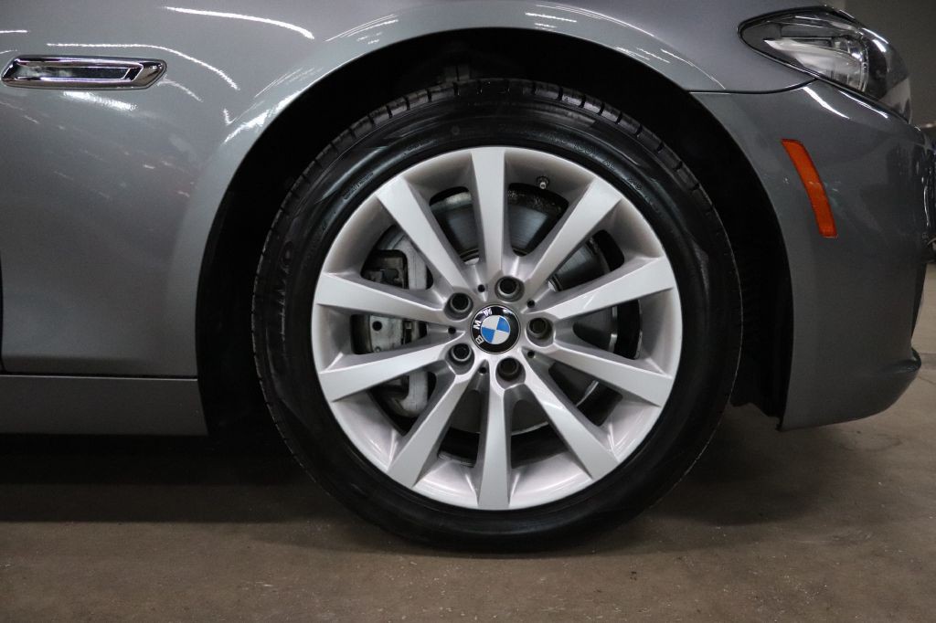 2016 BMW 5 Series Image 35