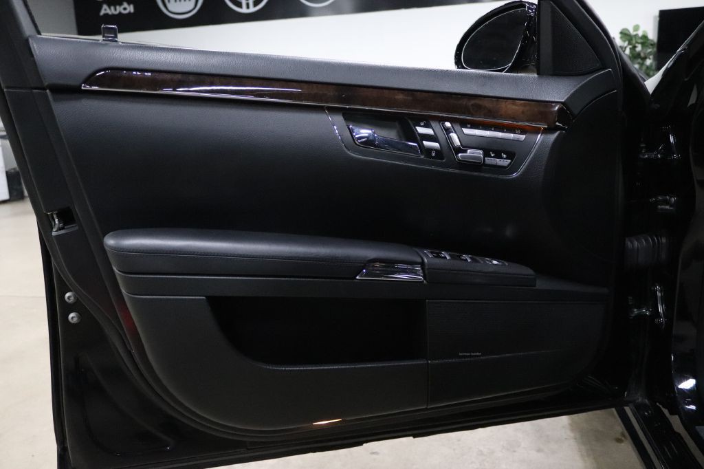 2009 Mercedes-Benz S-Class Image 9