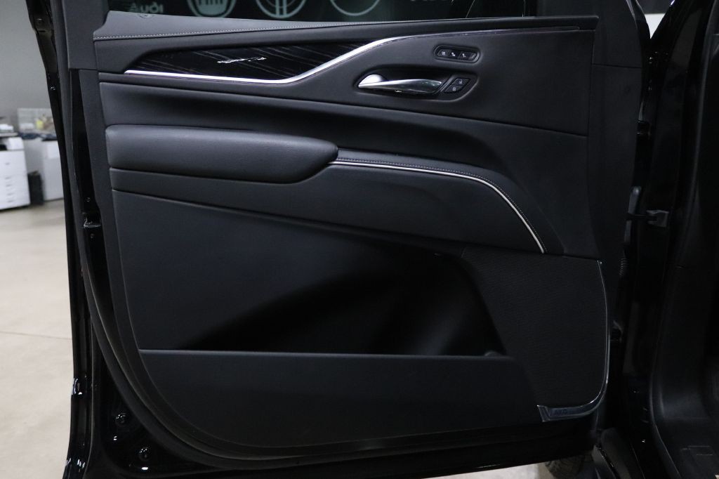2022 Cadillac Escalade Image 9
