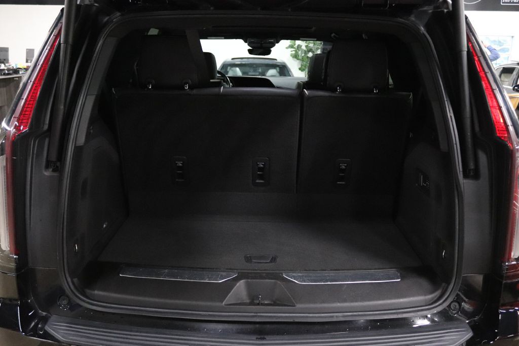 2022 Cadillac Escalade Image 17