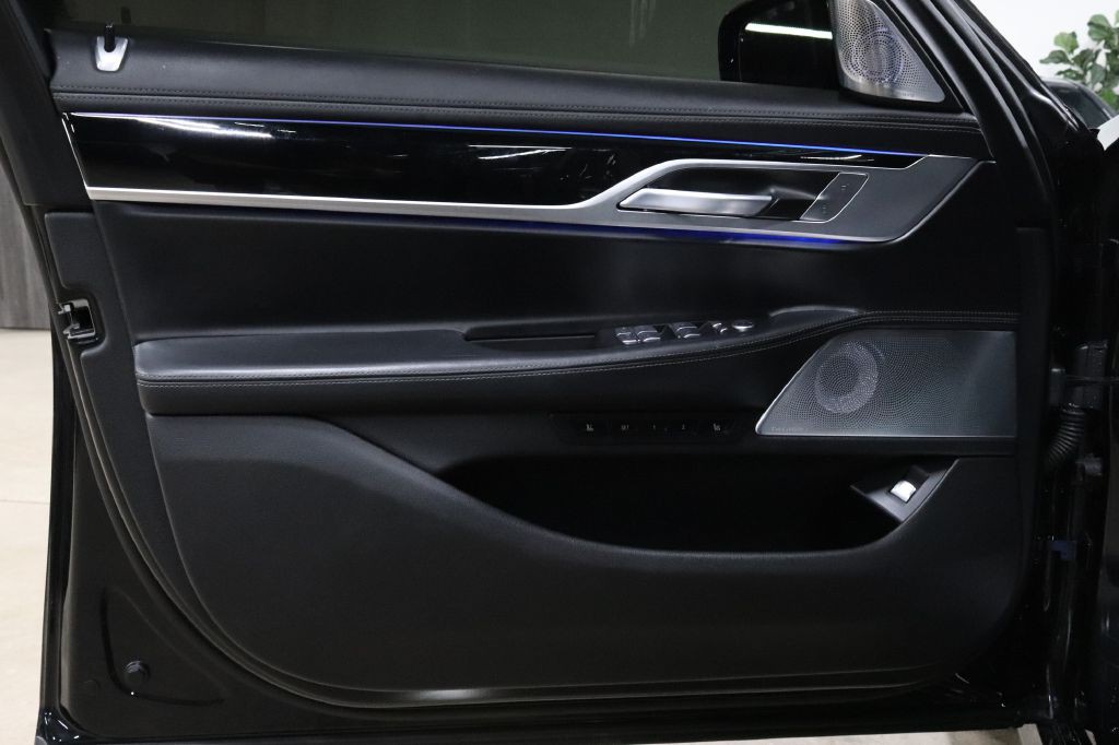 2022 BMW 7 Series Image 9