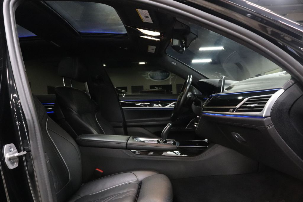 2022 BMW 7 Series Image 23