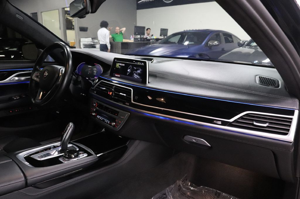 2022 BMW 7 Series Image 25