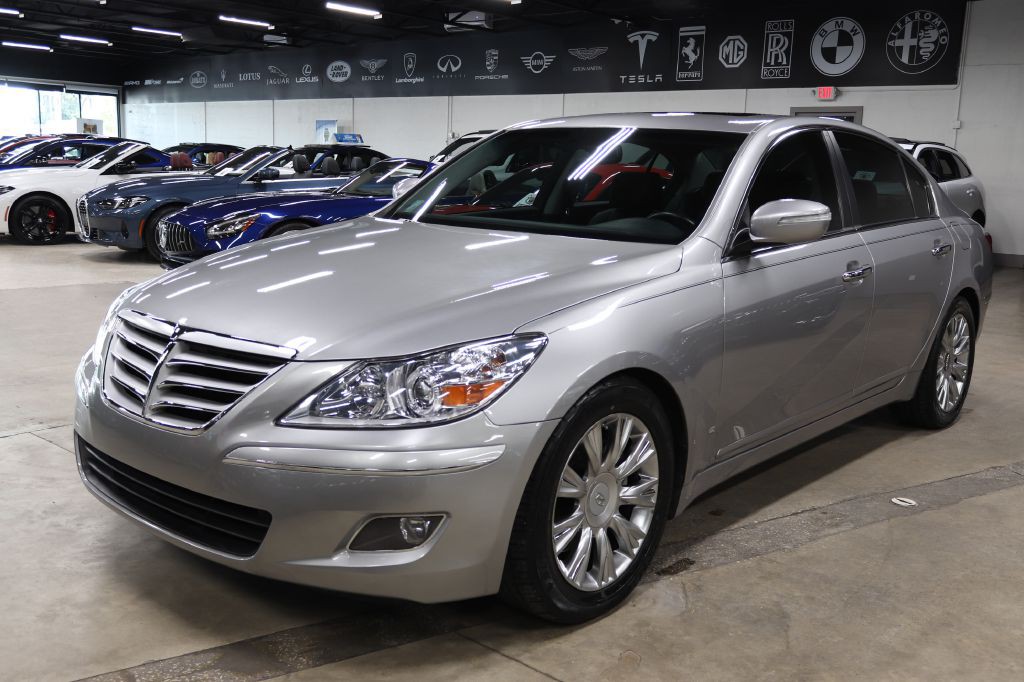 2010 Hyundai Genesis Image 1