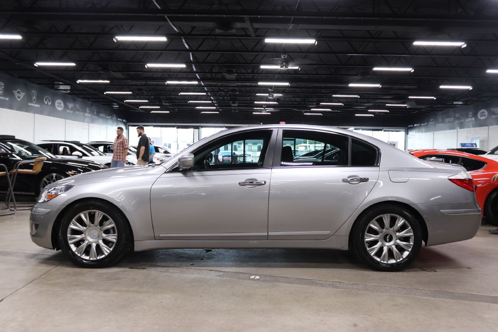 2010 Hyundai Genesis Image 2