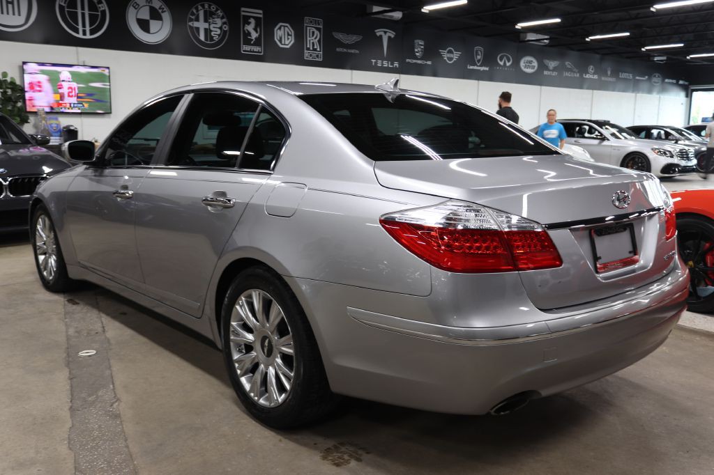 2010 Hyundai Genesis Image 3