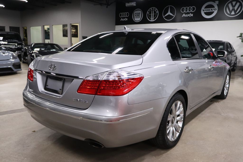 2010 Hyundai Genesis Image 5
