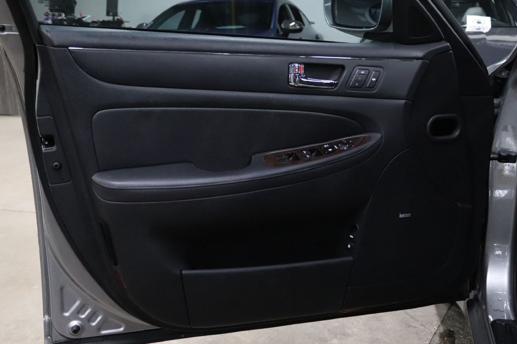2010 Hyundai Genesis Image 9
