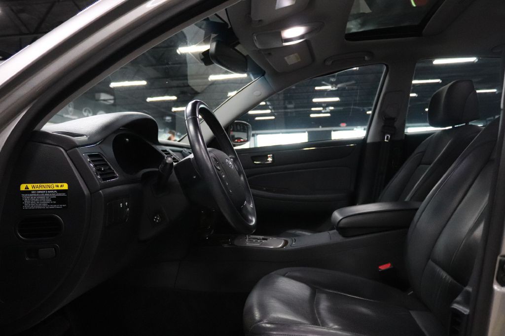 2010 Hyundai Genesis Image 10