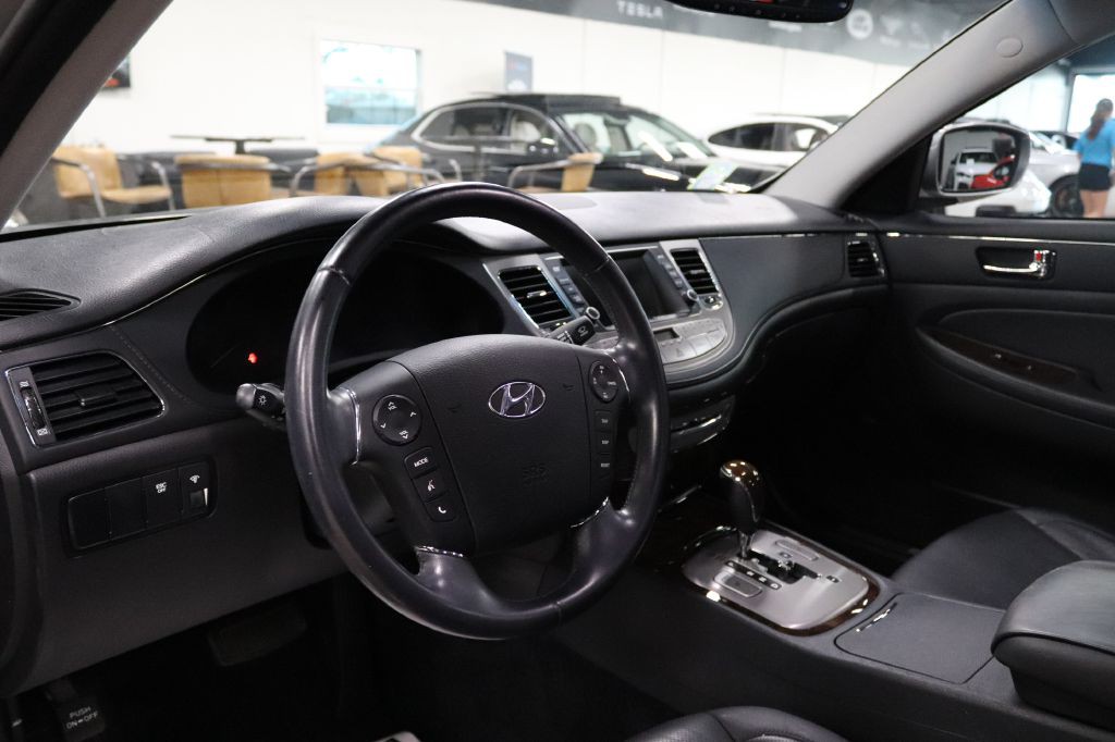 2010 Hyundai Genesis Image 12