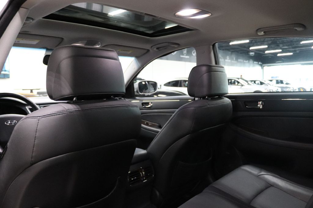 2010 Hyundai Genesis Image 16