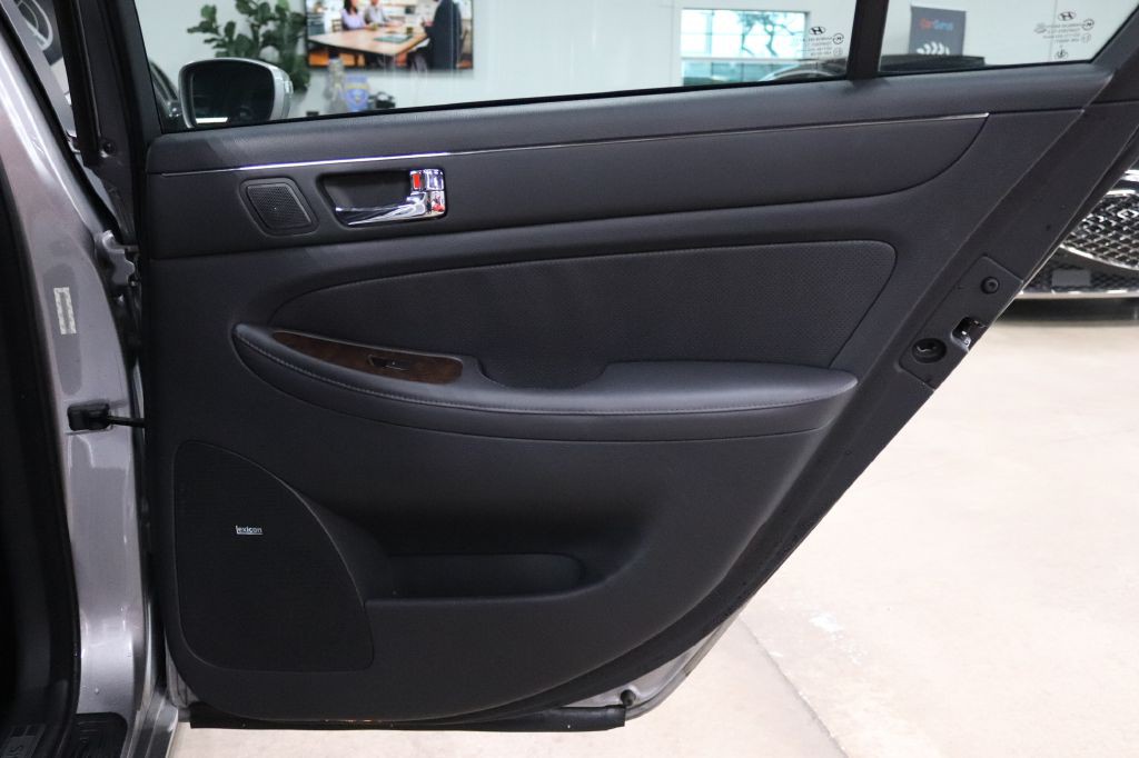 2010 Hyundai Genesis Image 18