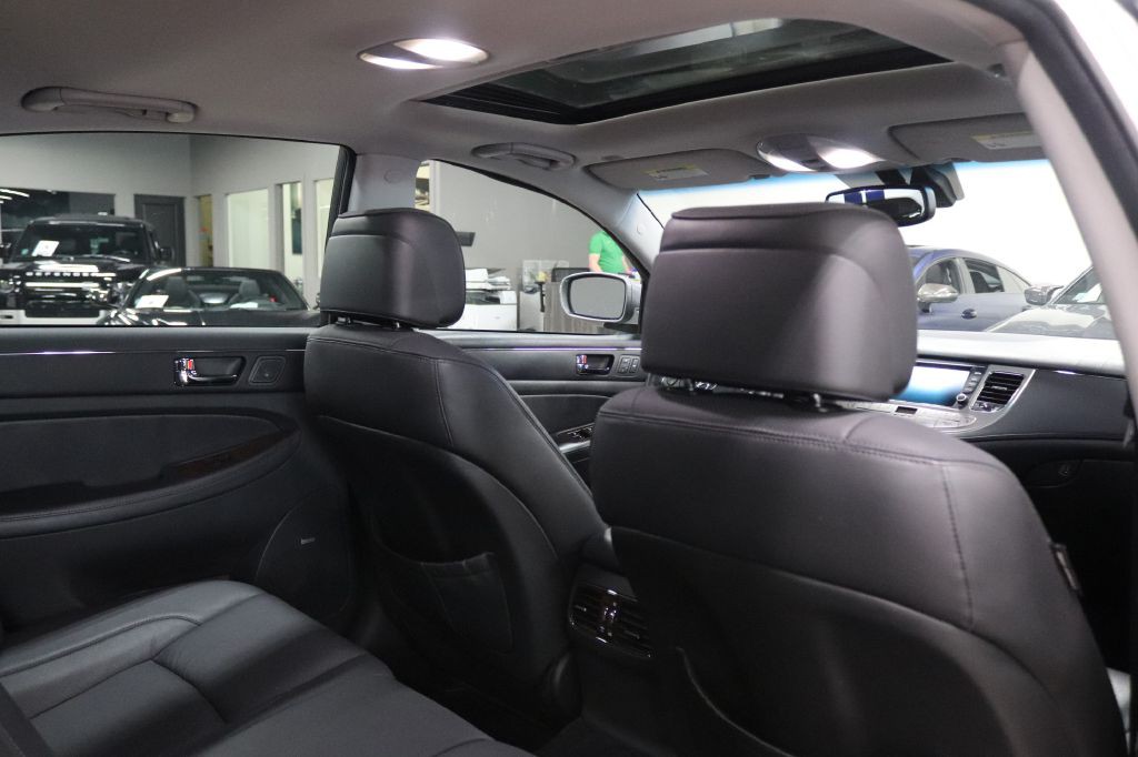2010 Hyundai Genesis Image 21