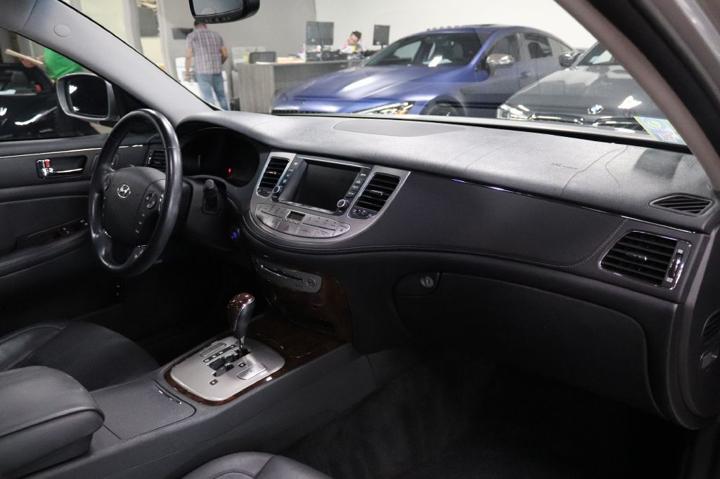 2010 Hyundai Genesis Image 25