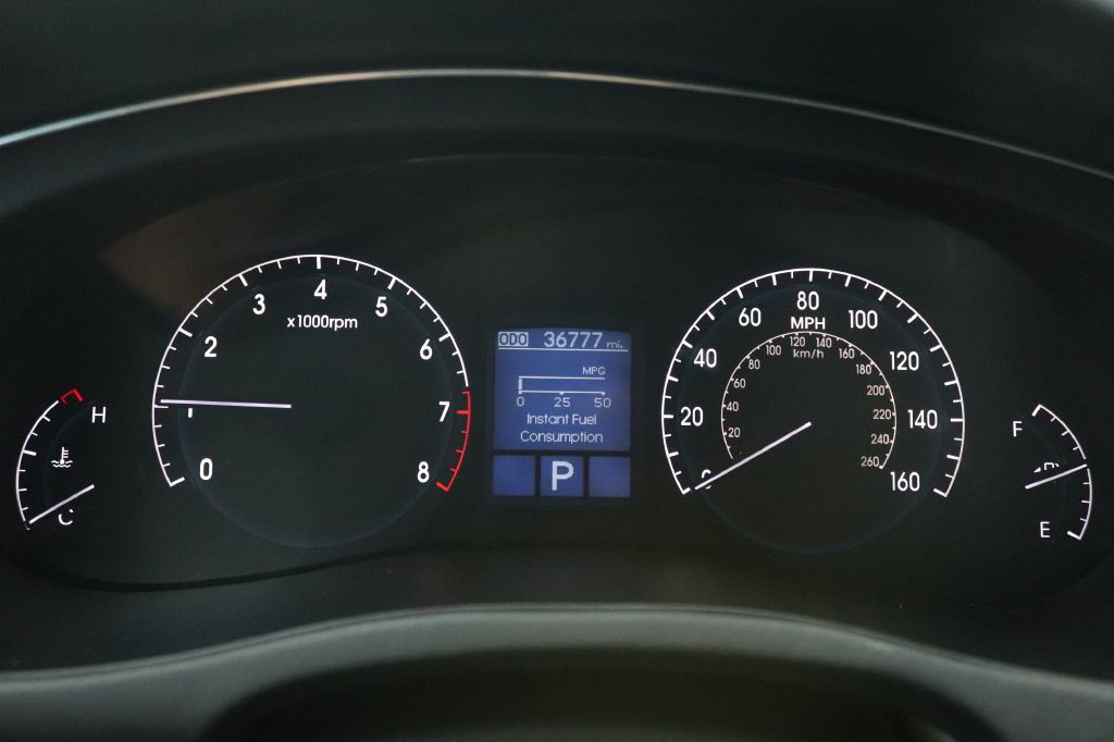 2010 Hyundai Genesis Image 35