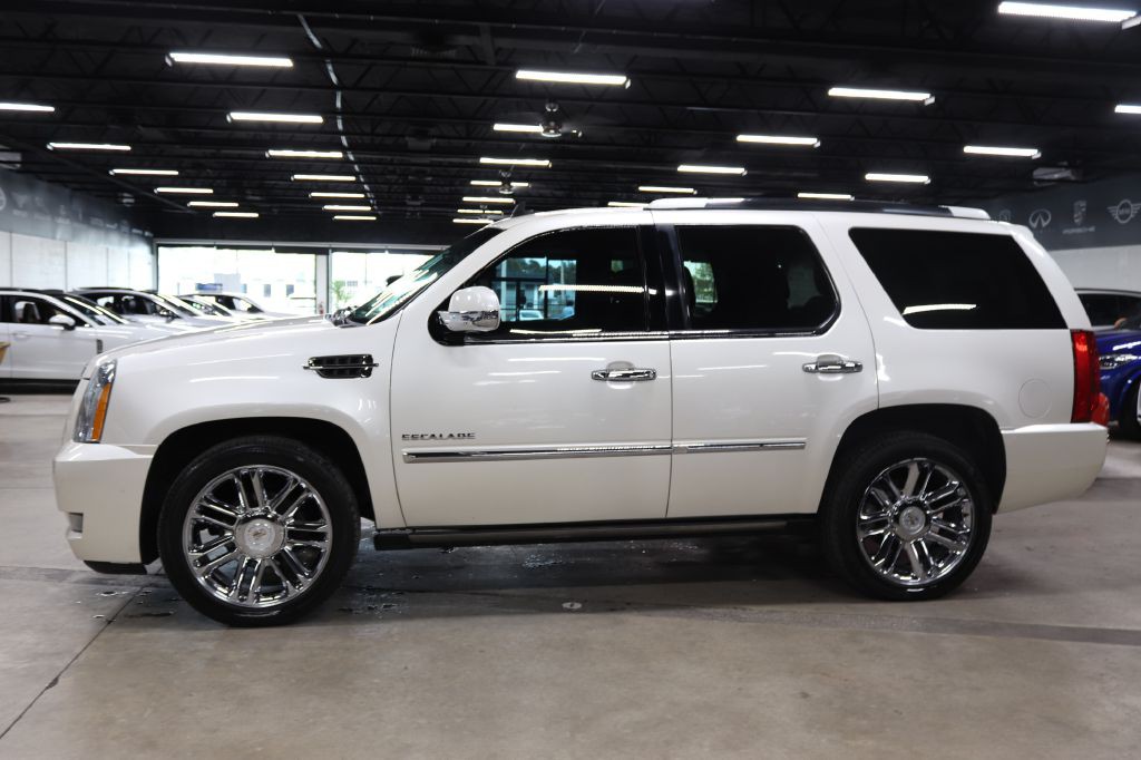 2011 Cadillac Escalade Image 2