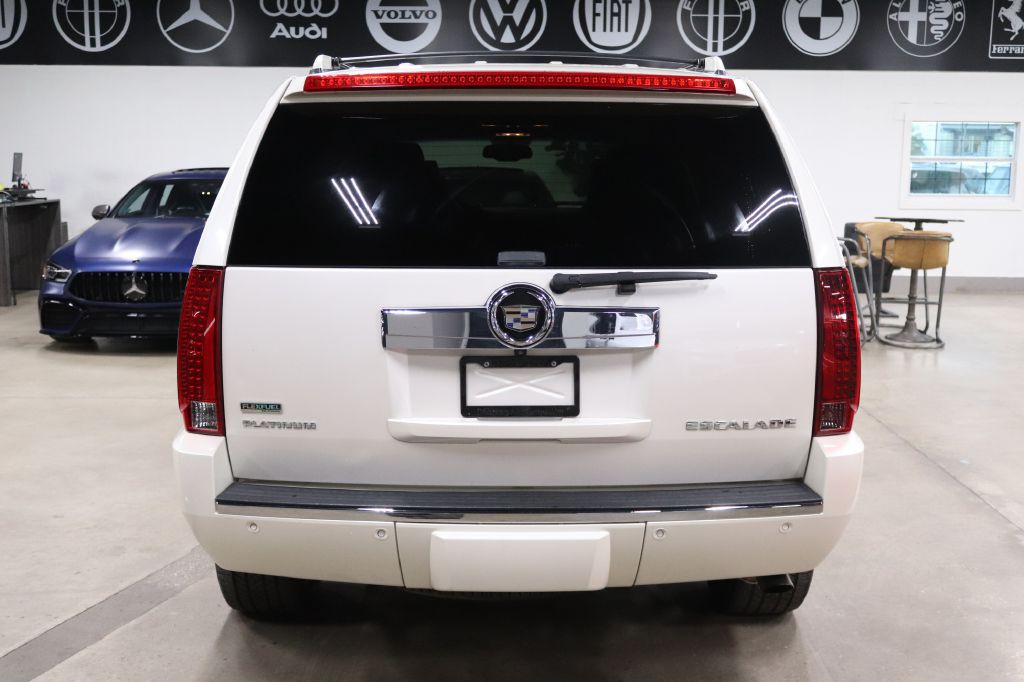 2011 Cadillac Escalade Image 4