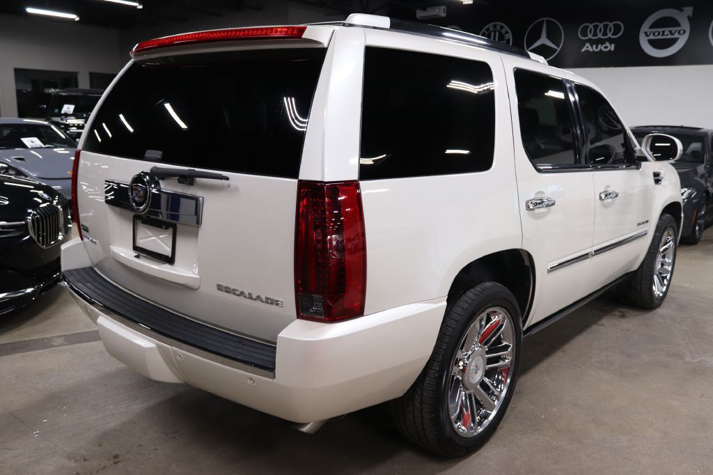 2011 Cadillac Escalade Image 5