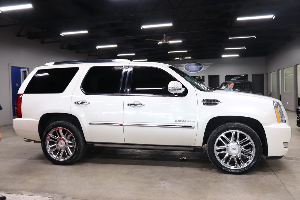 2011 Cadillac Escalade Image 6