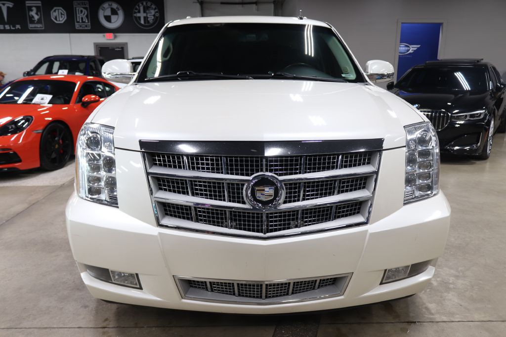 2011 Cadillac Escalade Image 8
