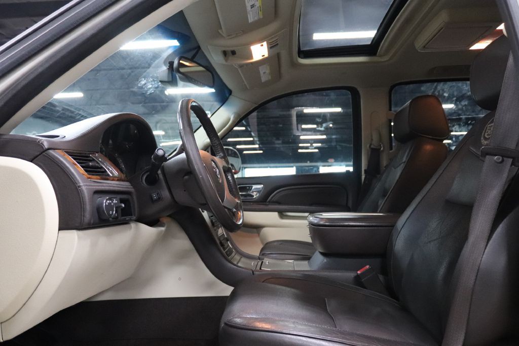 2011 Cadillac Escalade Image 10