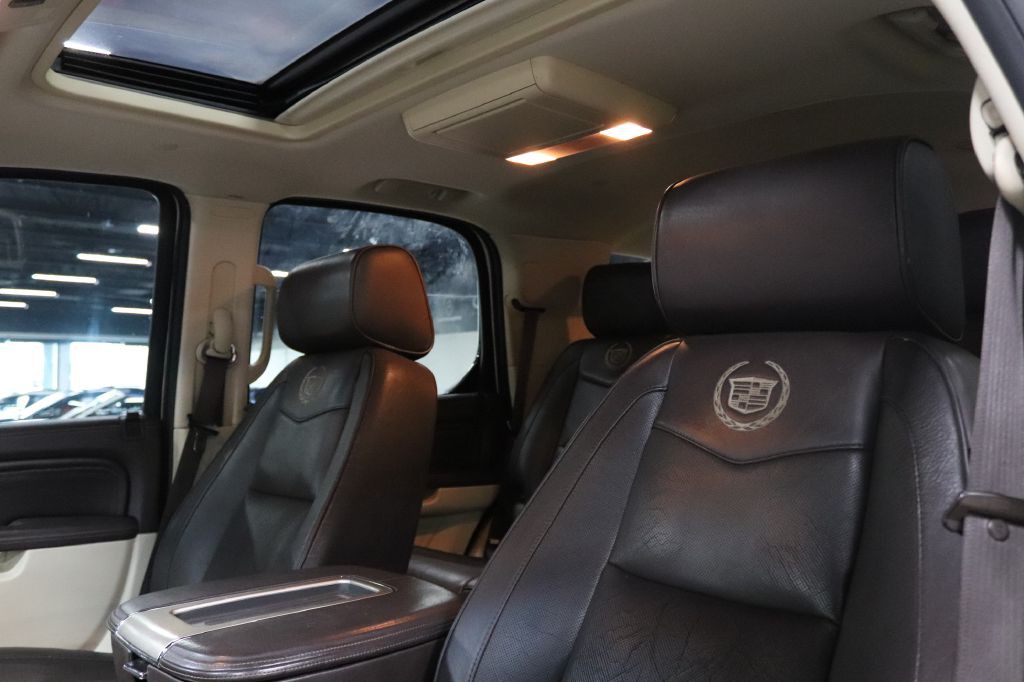 2011 Cadillac Escalade Image 11