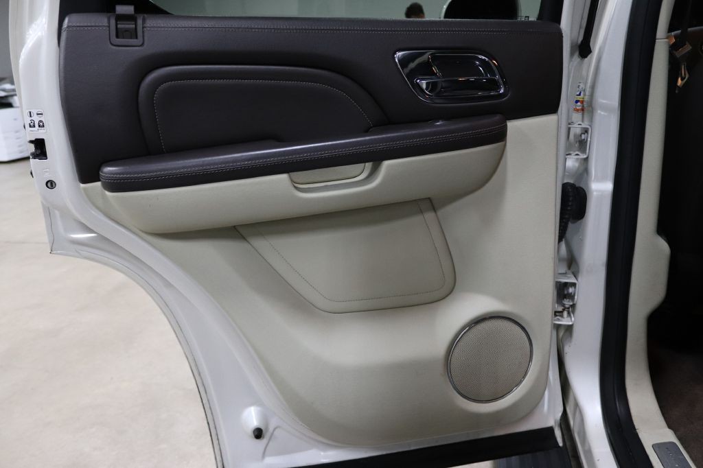 2011 Cadillac Escalade Image 13