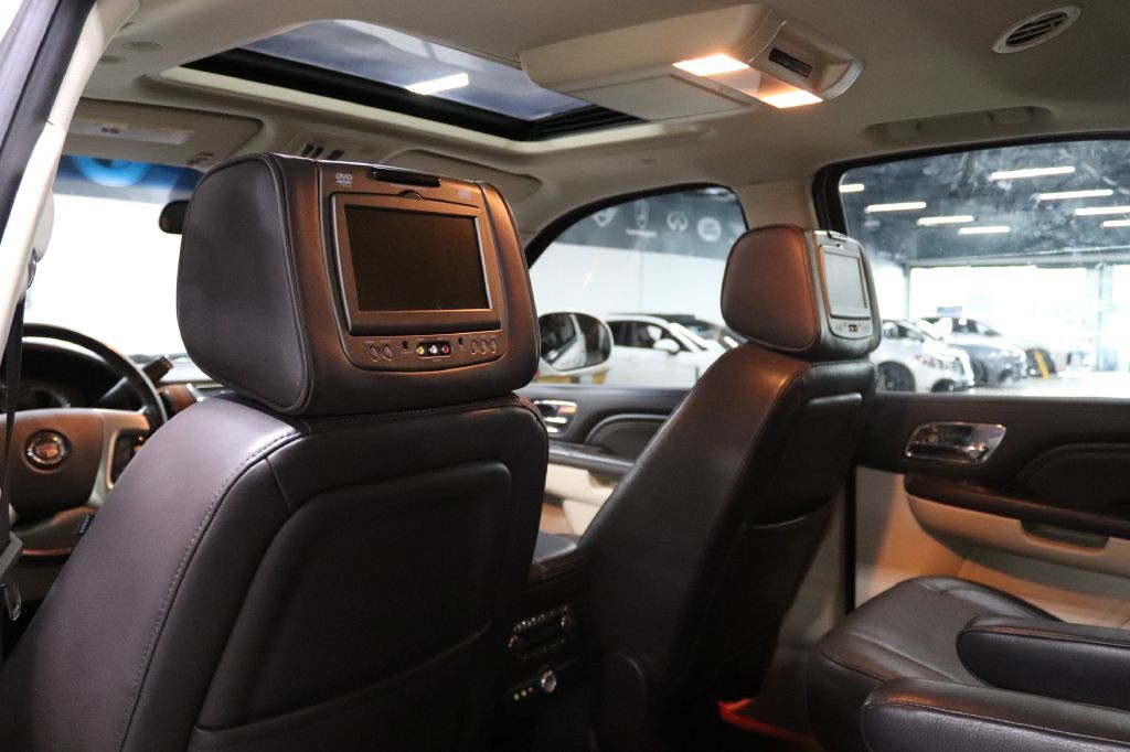 2011 Cadillac Escalade Image 16