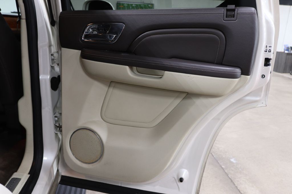 2011 Cadillac Escalade Image 18