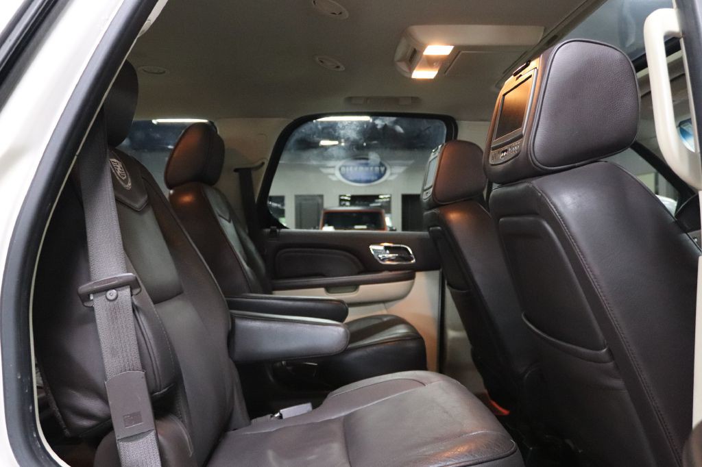 2011 Cadillac Escalade Image 19