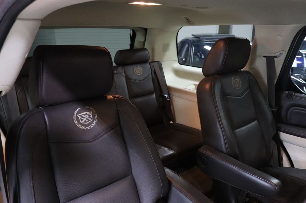 2011 Cadillac Escalade Image 20