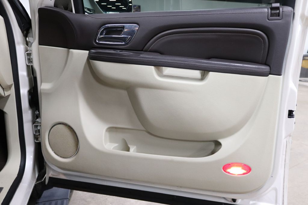 2011 Cadillac Escalade Image 22