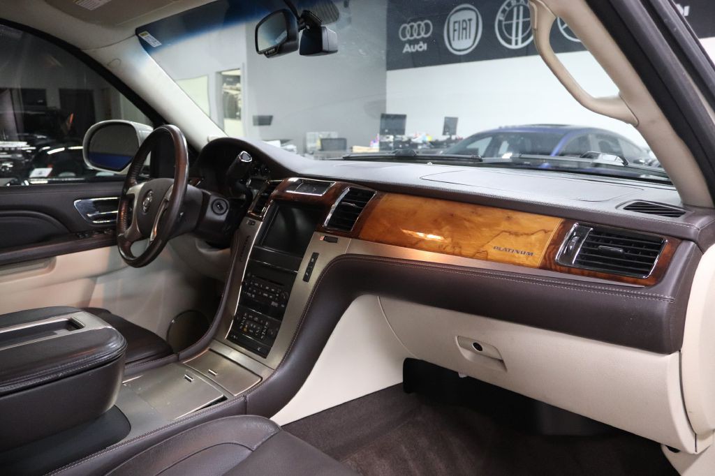 2011 Cadillac Escalade Image 25