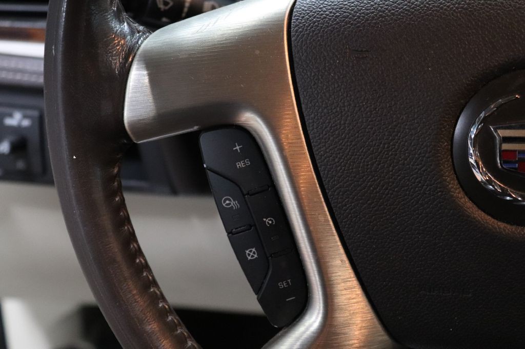2011 Cadillac Escalade Image 28