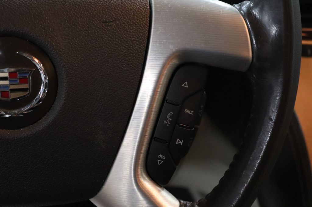 2011 Cadillac Escalade Image 29