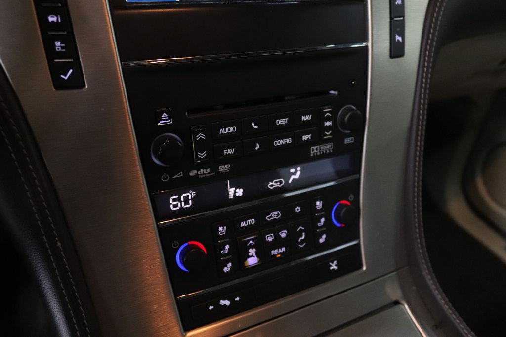 2011 Cadillac Escalade Image 31
