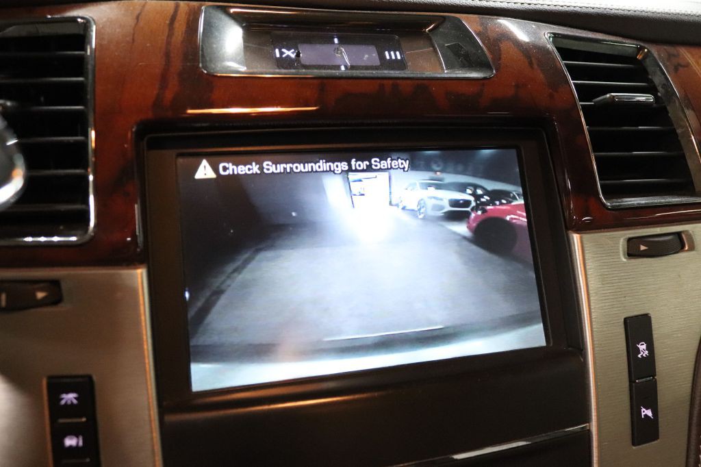 2011 Cadillac Escalade Image 34