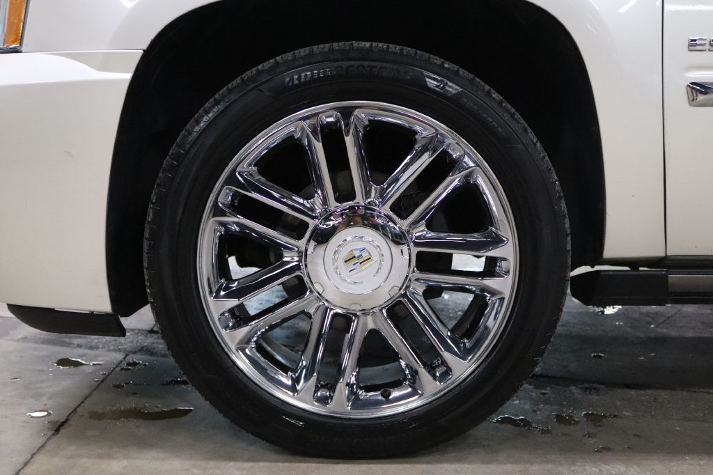 2011 Cadillac Escalade Image 37