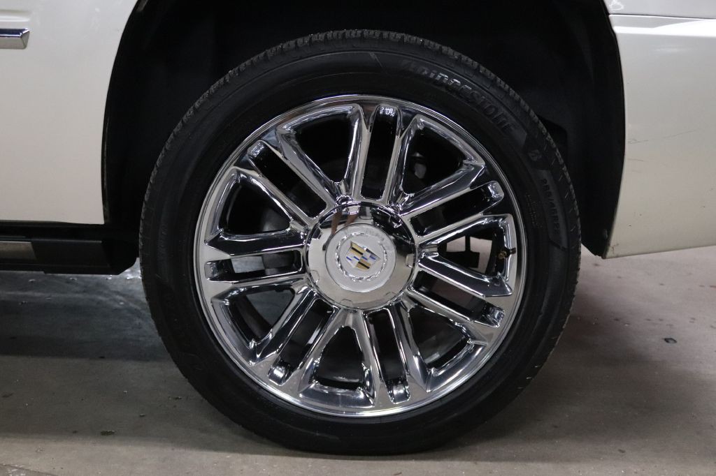 2011 Cadillac Escalade Image 38