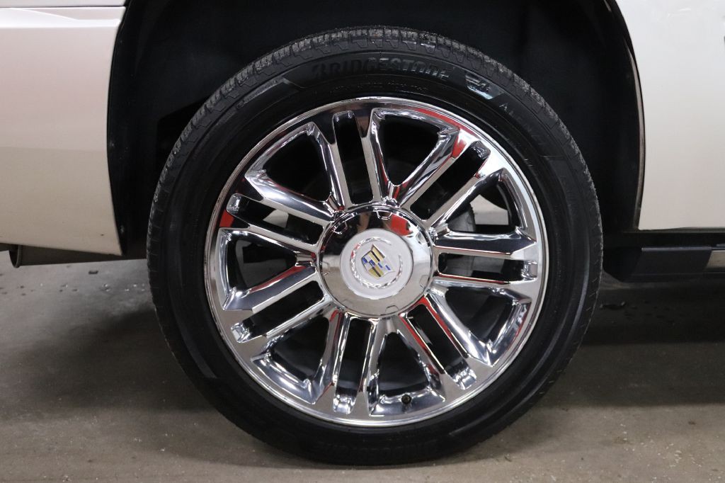 2011 Cadillac Escalade Image 39
