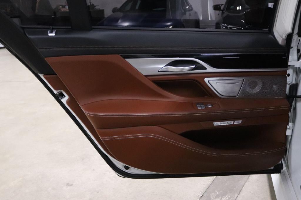 2018 BMW 7 Series Image 21